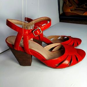 Miz Mooz size 10 strappy pumps